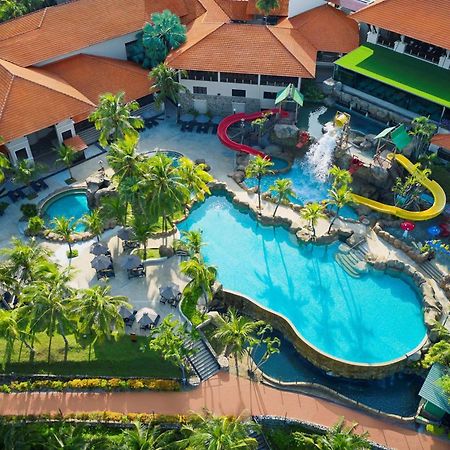Hotel Doubletree By Hilton Damai Laut Lumut Exterior foto