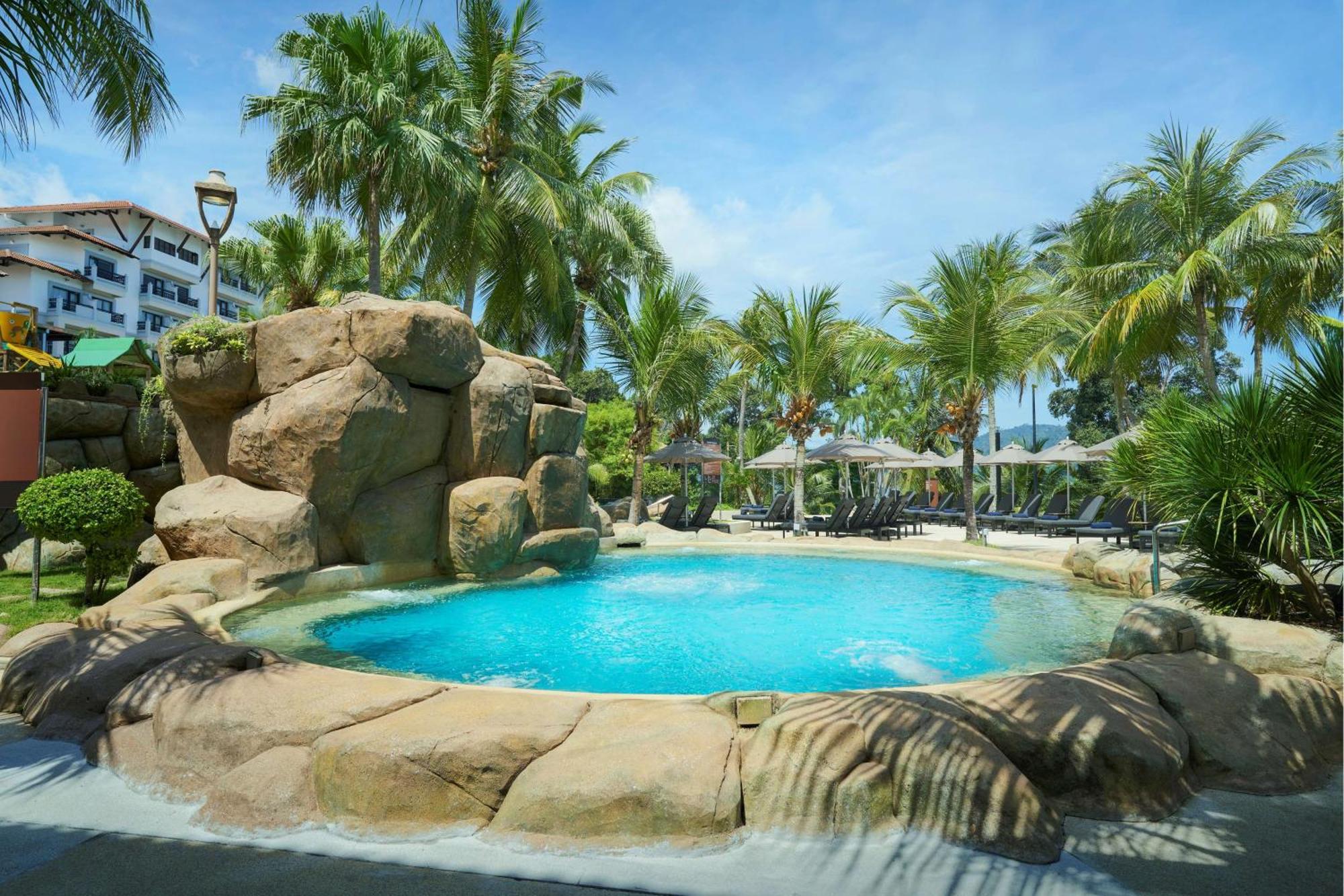 Hotel Doubletree By Hilton Damai Laut Lumut Exterior foto