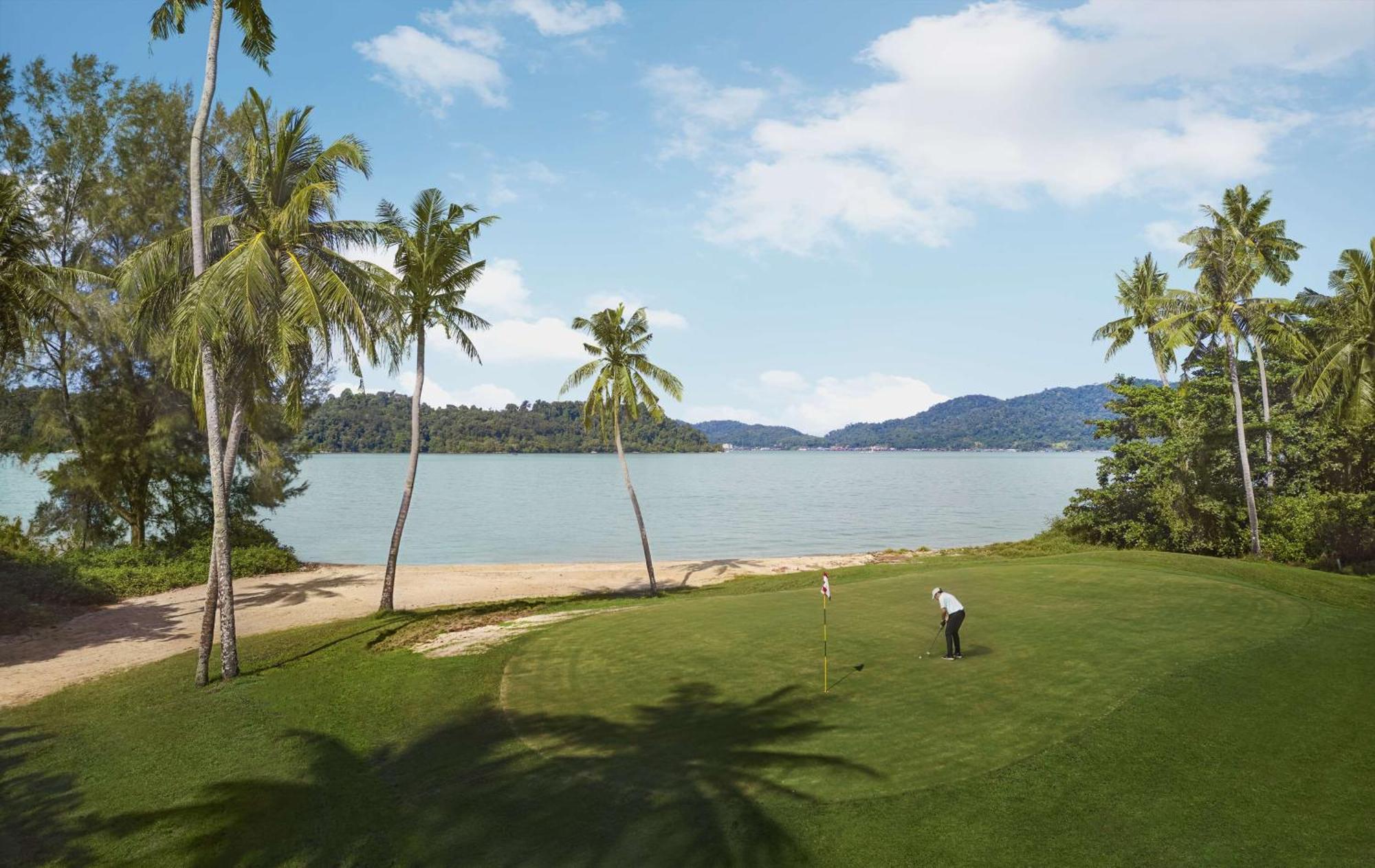 Hotel Doubletree By Hilton Damai Laut Lumut Exterior foto