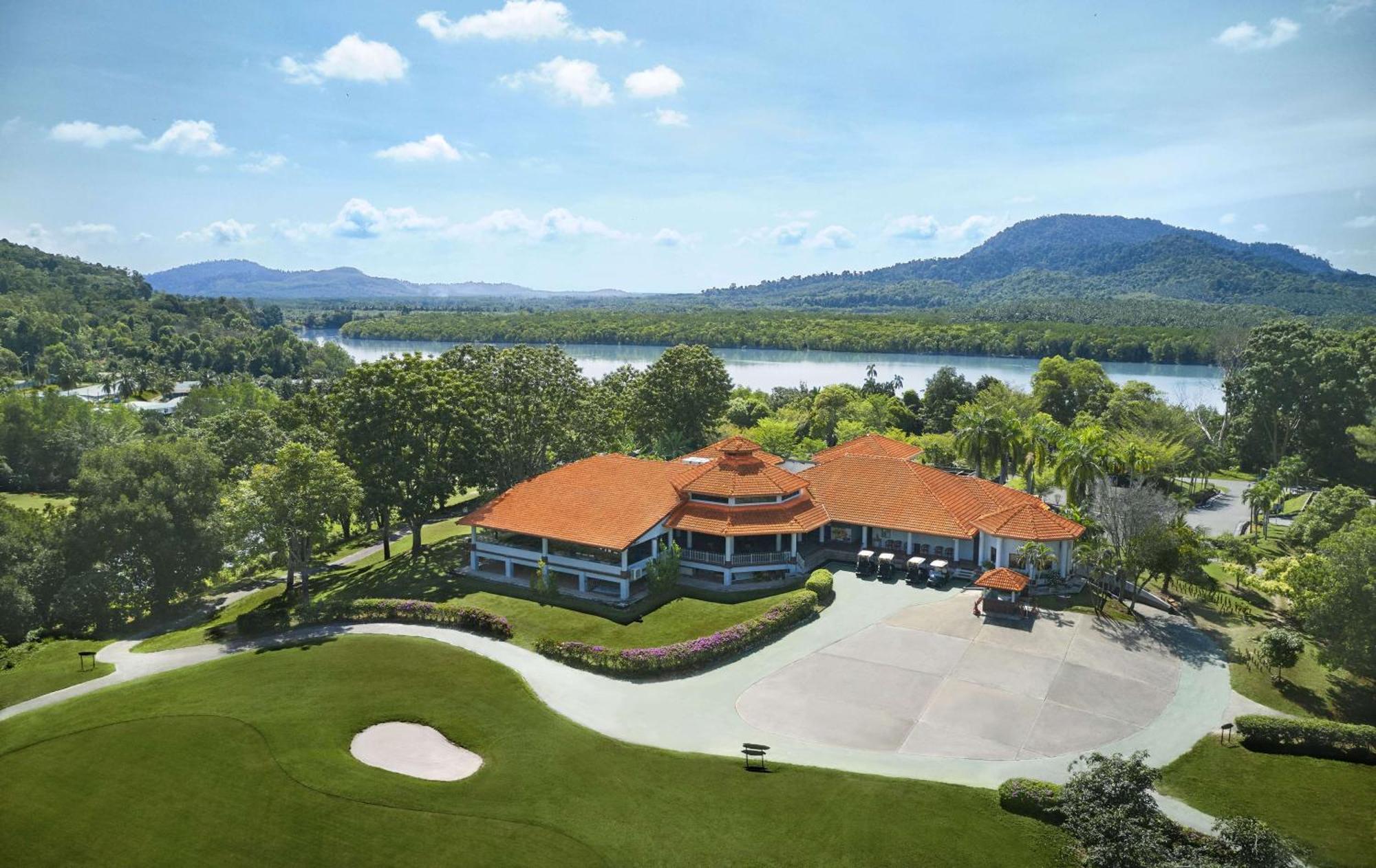 Hotel Doubletree By Hilton Damai Laut Lumut Exterior foto