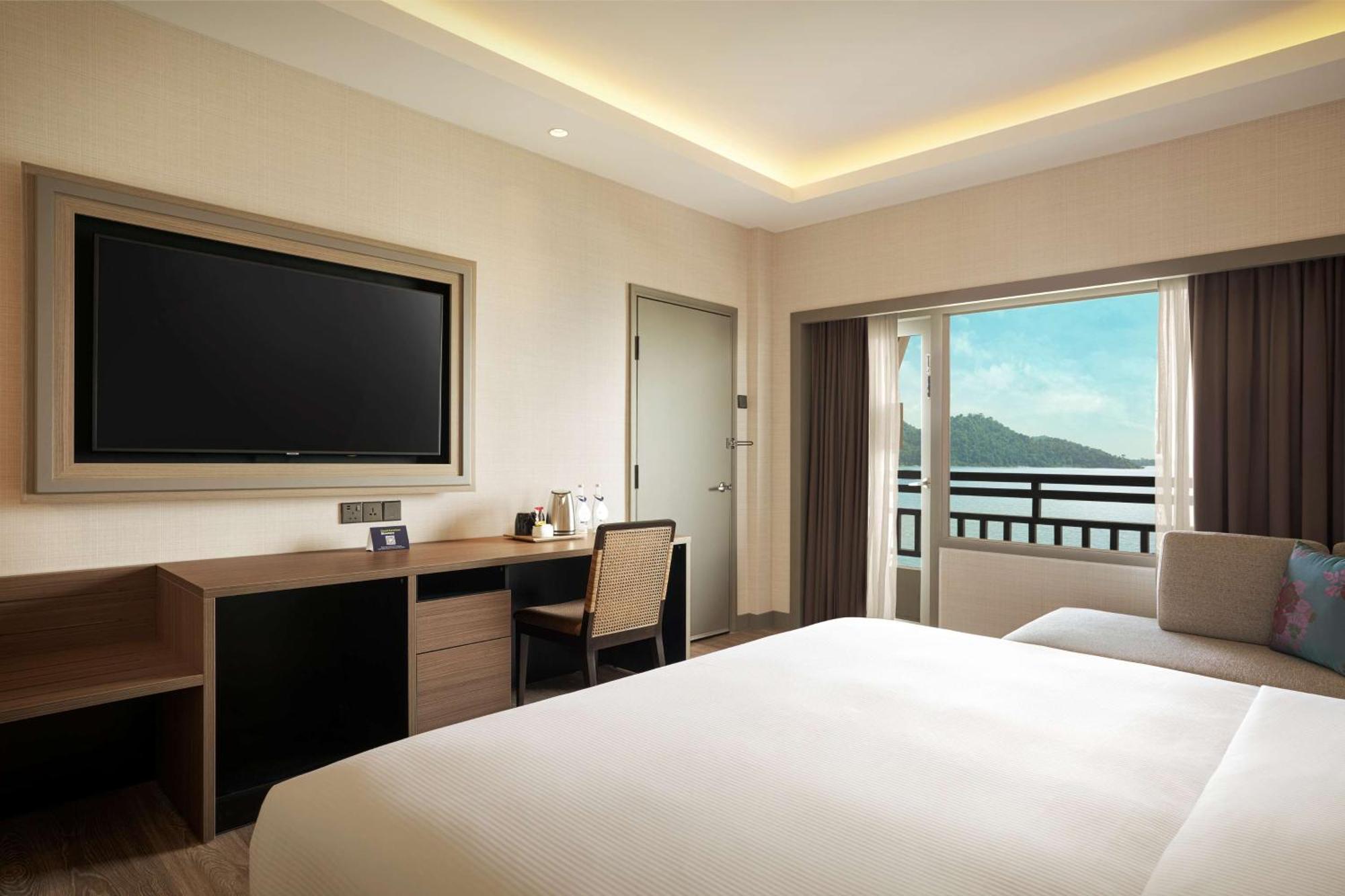 Hotel Doubletree By Hilton Damai Laut Lumut Exterior foto
