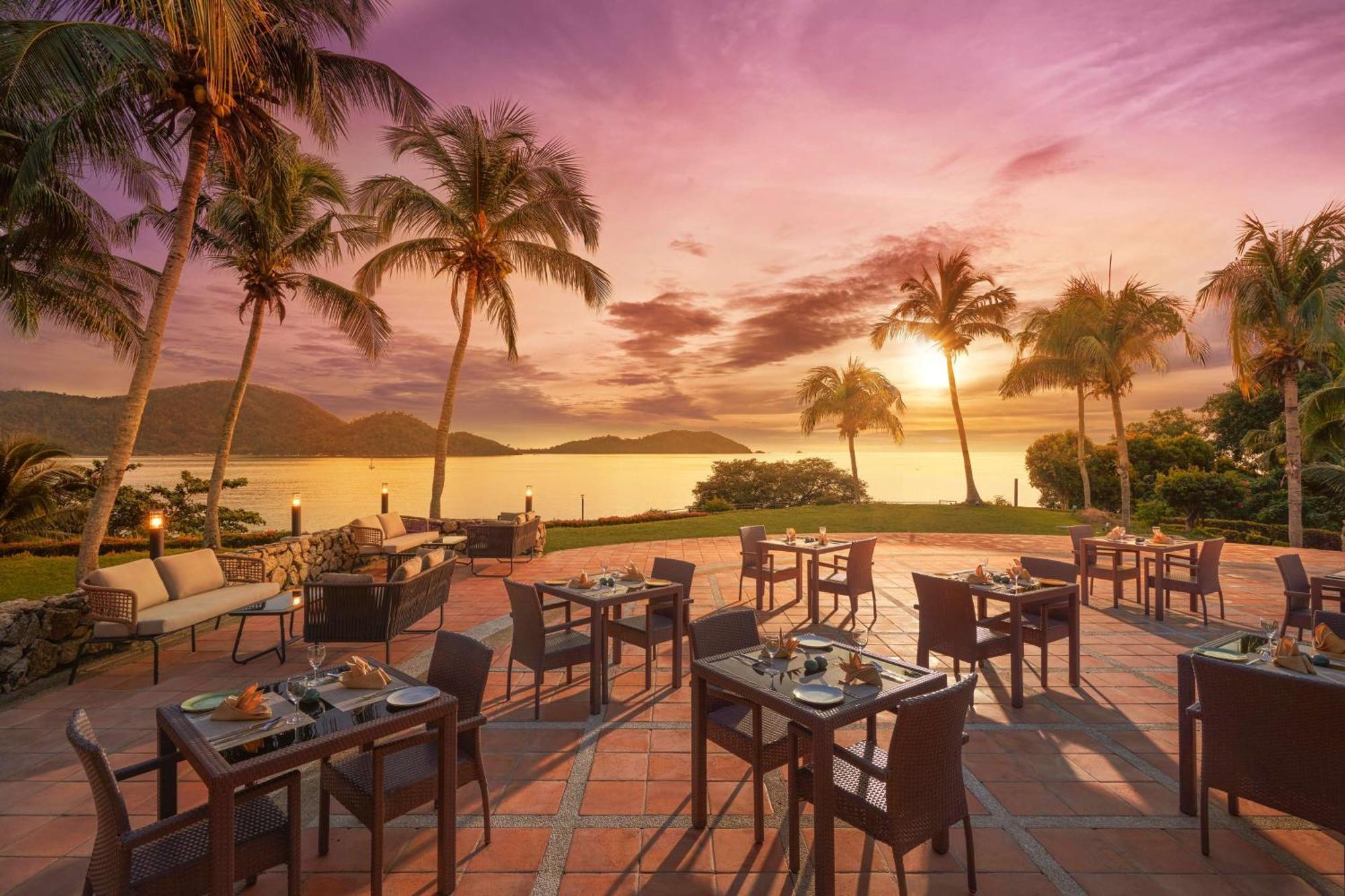 Hotel Doubletree By Hilton Damai Laut Lumut Exterior foto