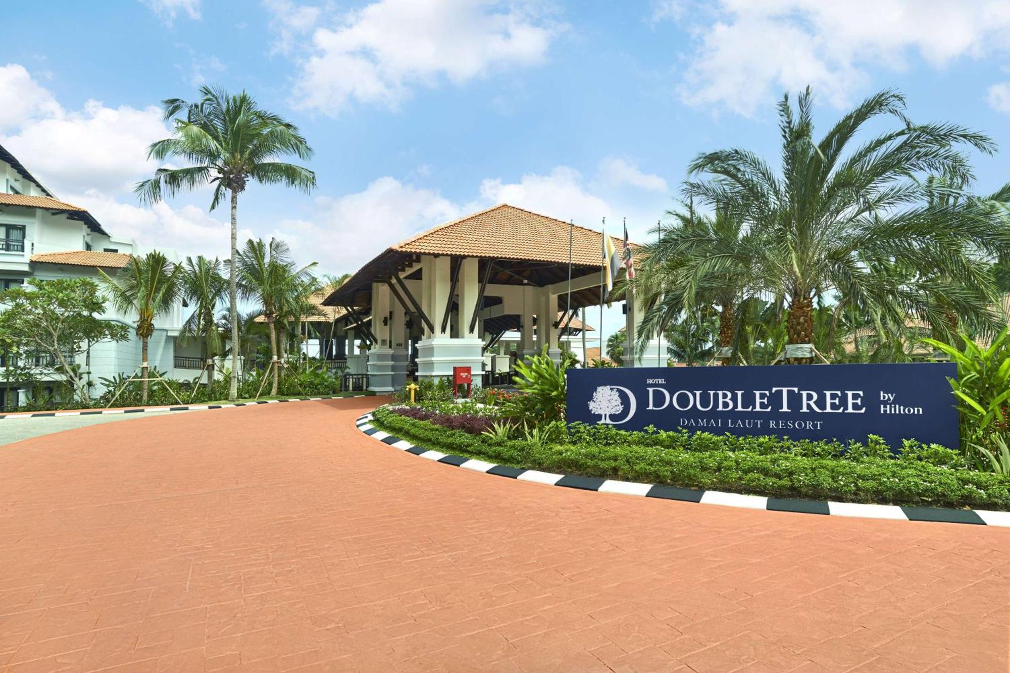 Hotel Doubletree By Hilton Damai Laut Lumut Exterior foto